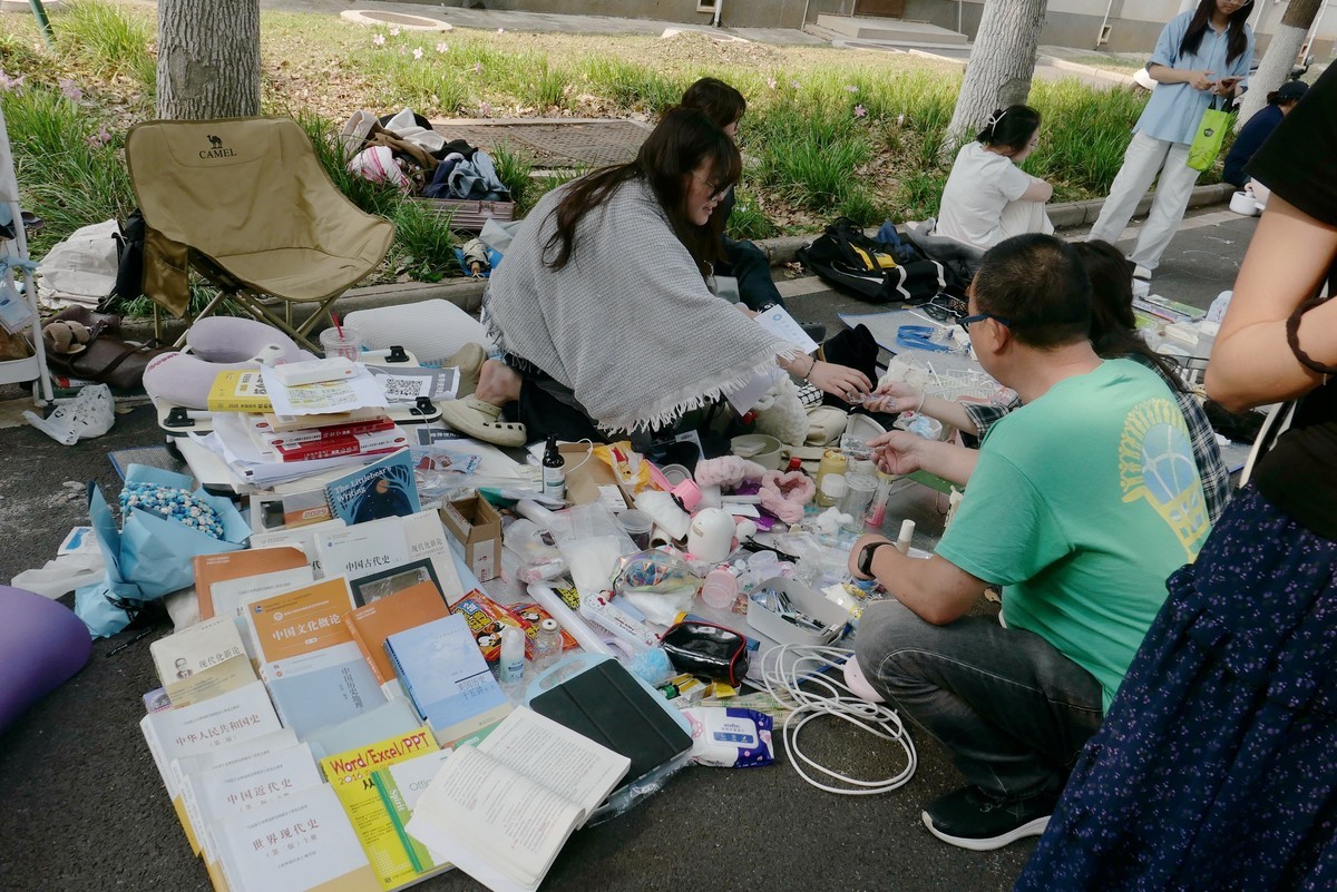 毕业季--大学生的“跳蚤市场”！（中南民族大学）