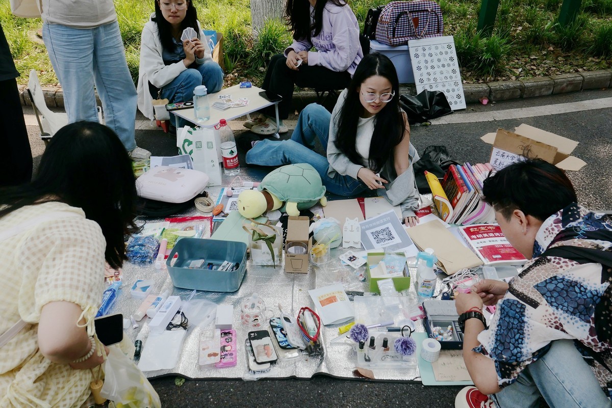 毕业季--大学生的“跳蚤市场”！（中南民族大学）