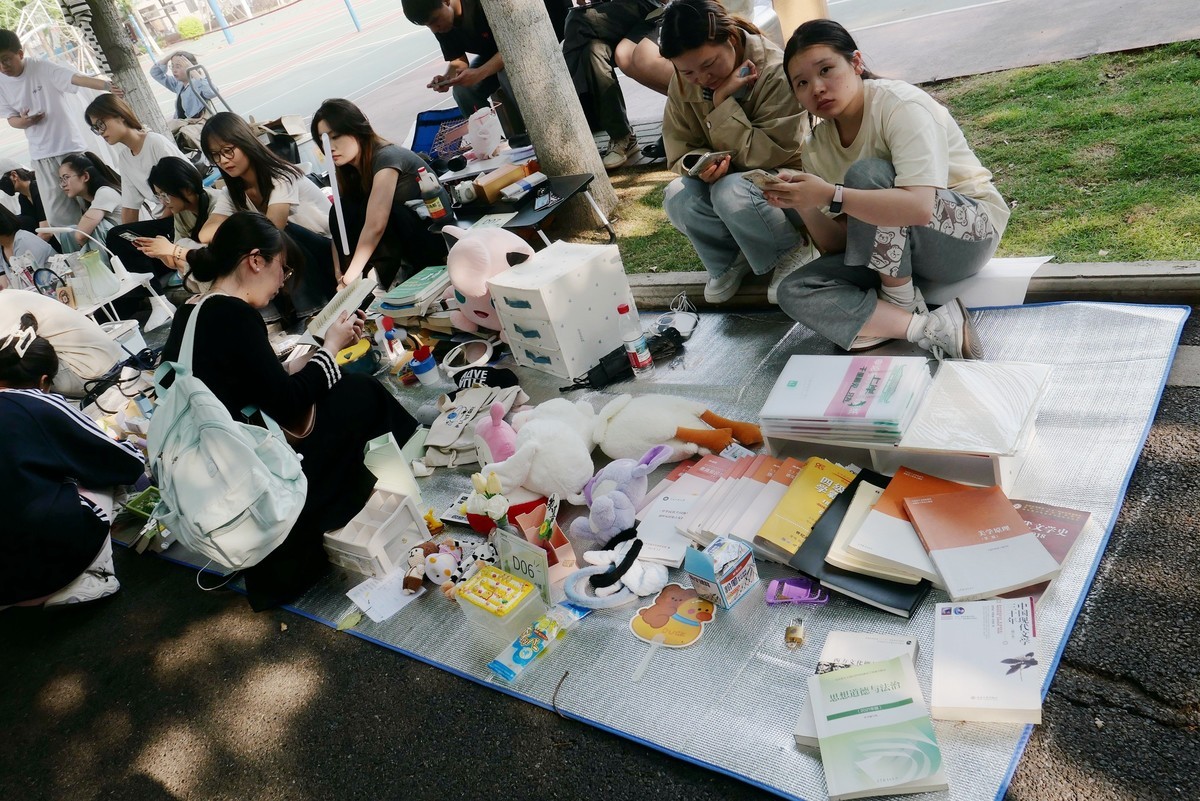 毕业季--大学生的“跳蚤市场”！（中南民族大学）
