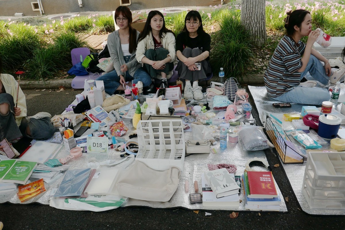 毕业季--大学生的“跳蚤市场”！（中南民族大学）