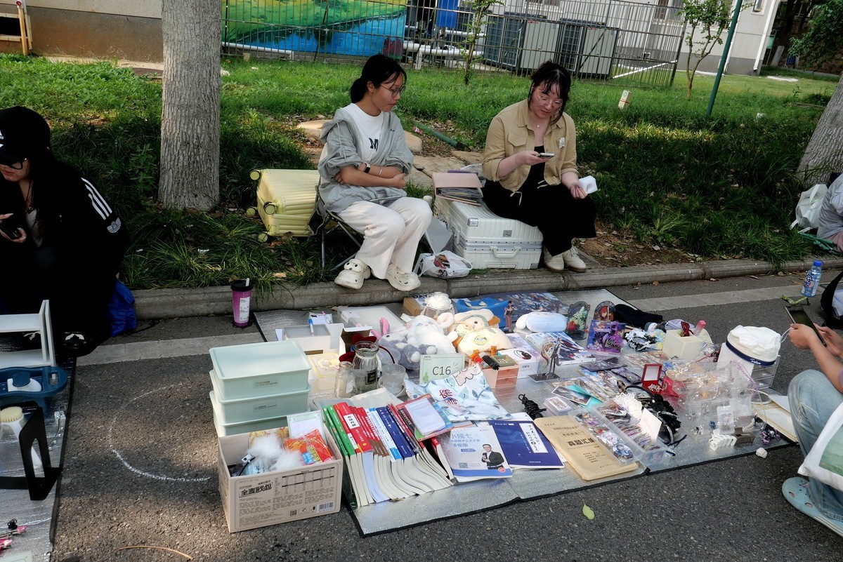 毕业季--大学生的“跳蚤市场”！（中南民族大学）