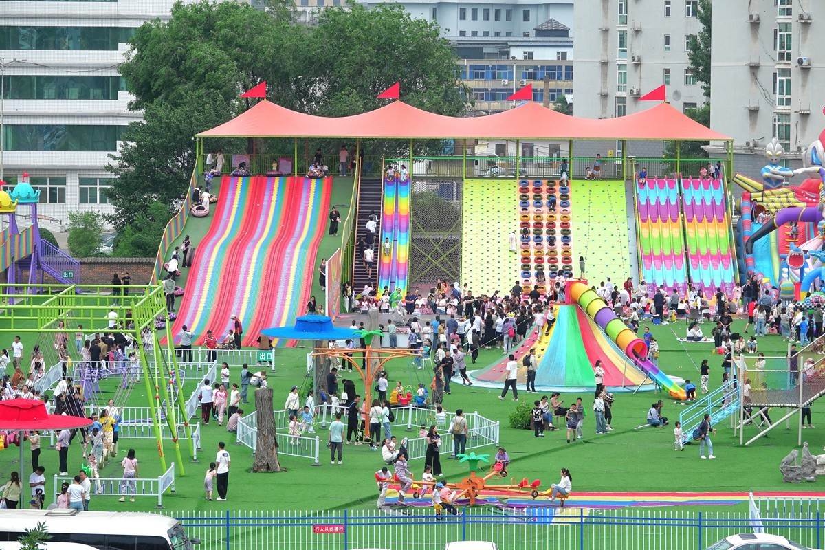 窗外__欢度六一