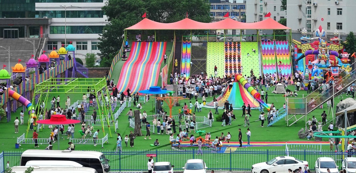 窗外__欢度六一