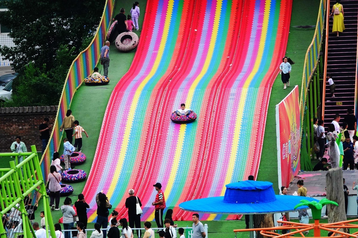 窗外__欢度六一