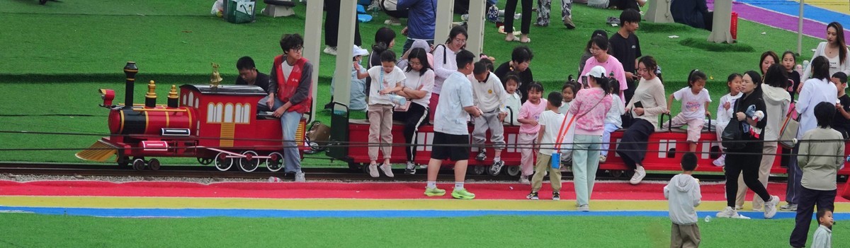 窗外__欢度六一