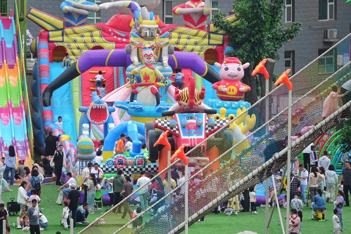 窗外__欢度六一