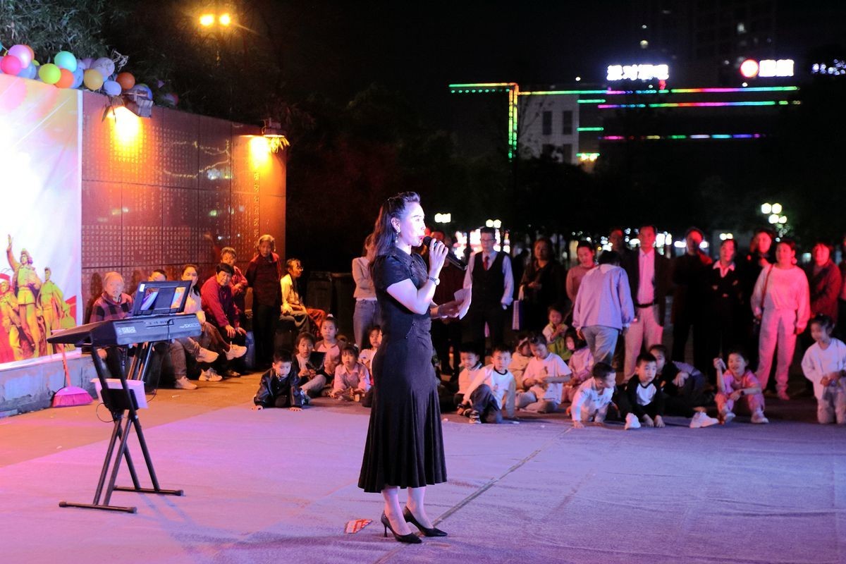 庆“五一”群众文艺演 出（完）