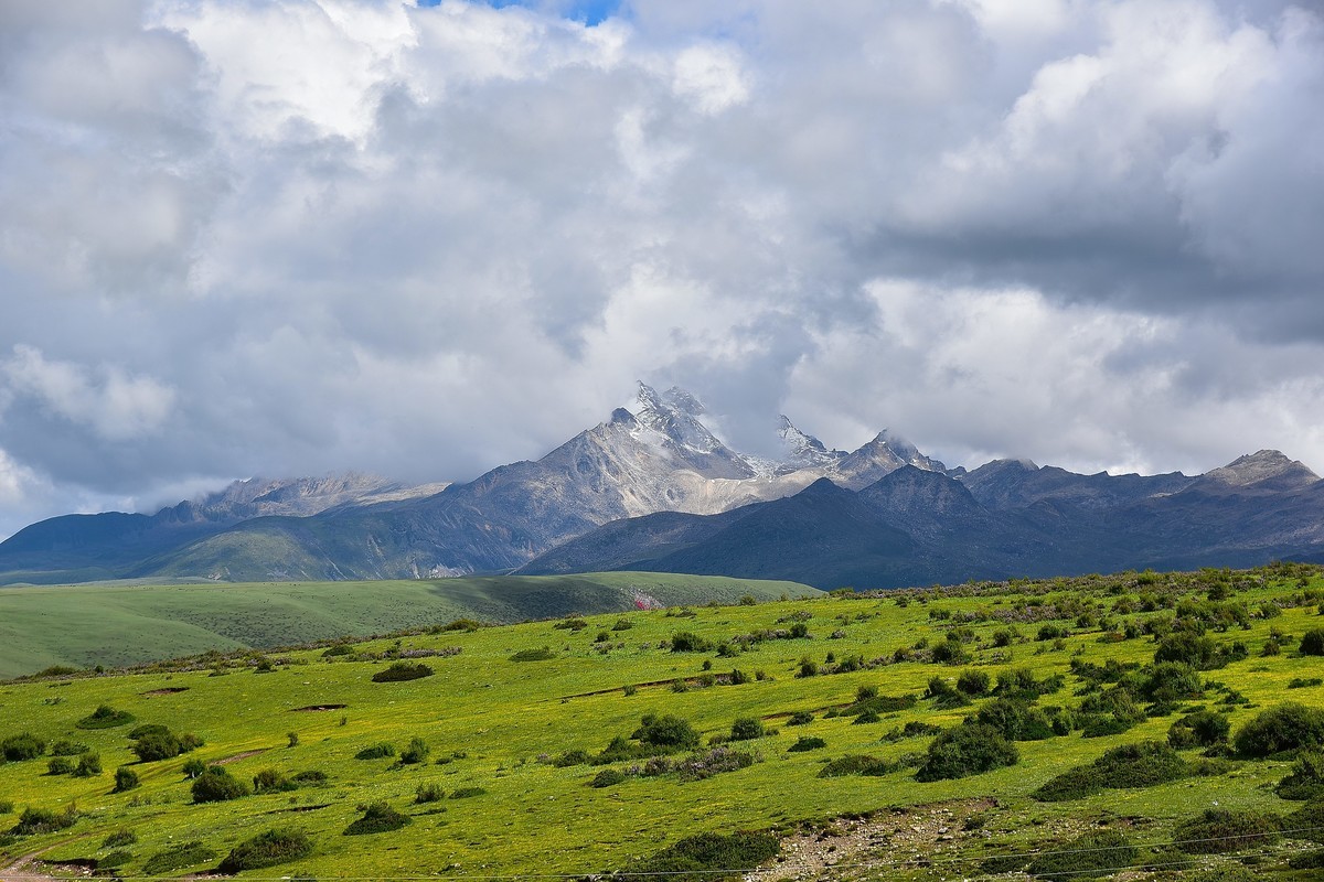 318边上美丽的川西风景，