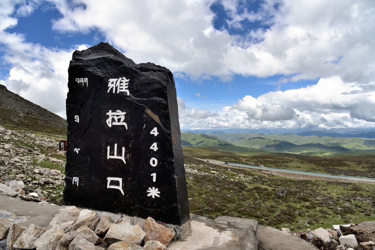 318边上美丽的川西风景，