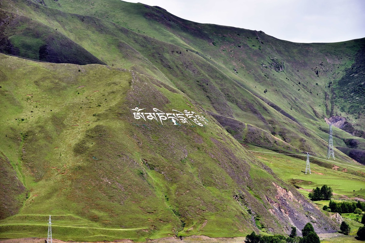 318边上美丽的川西风景，