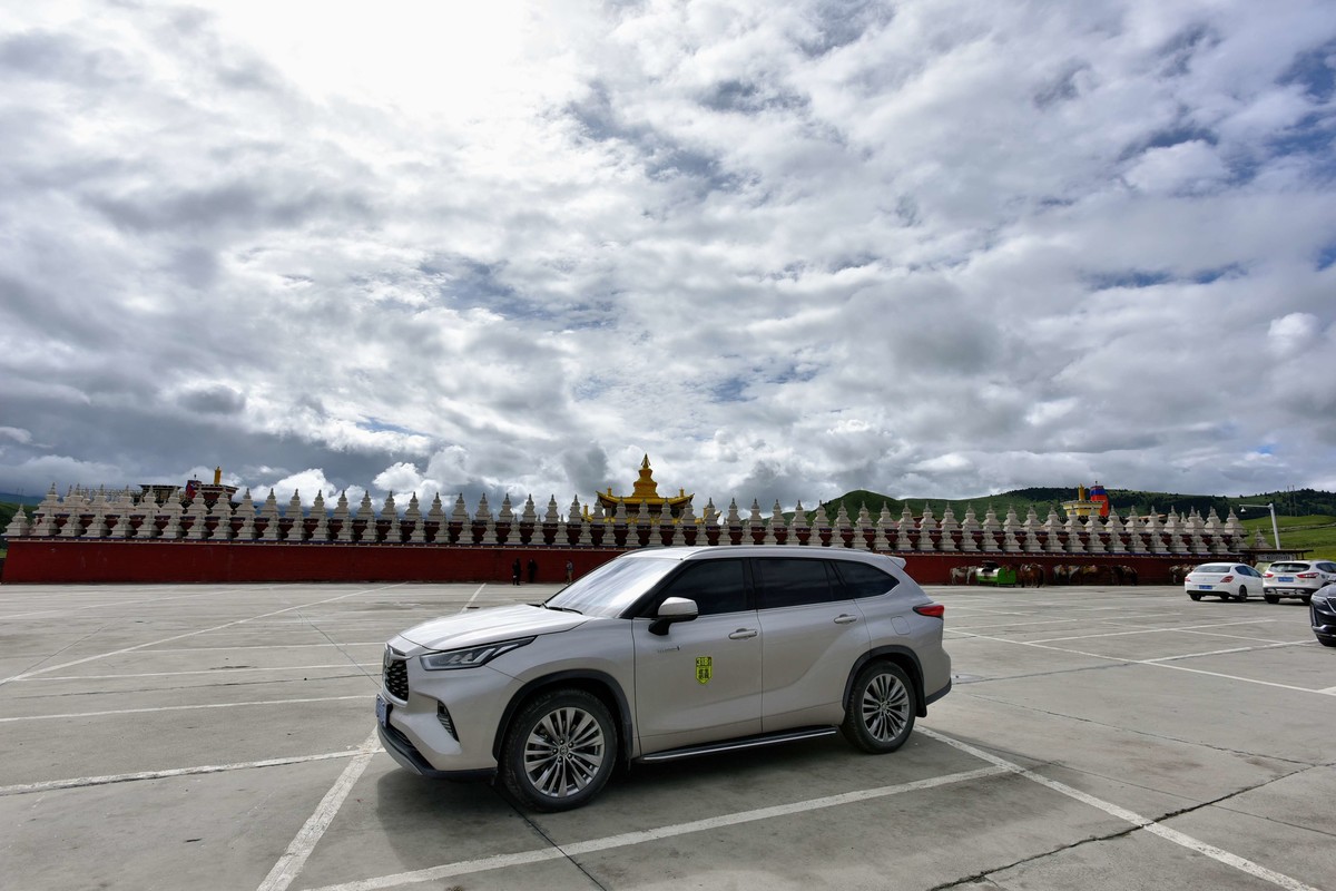 318边上美丽的川西风景，