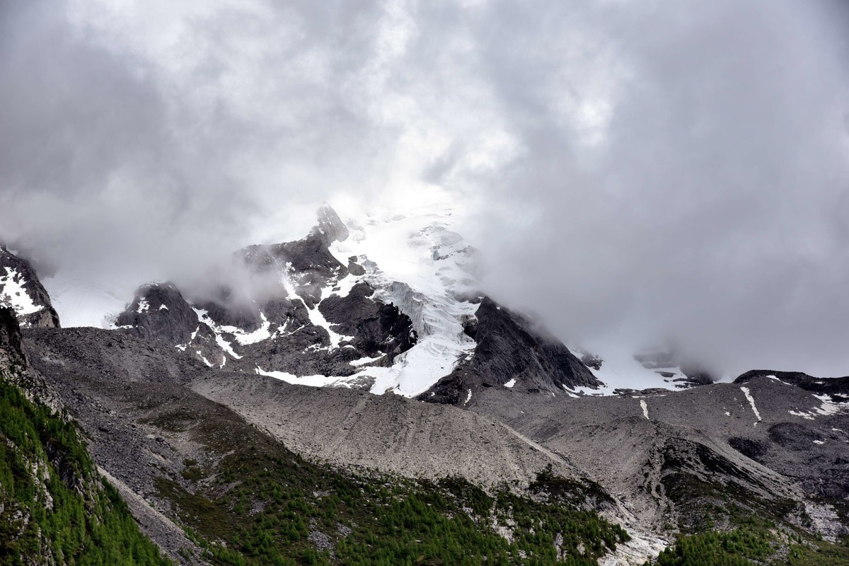 318边上美丽的川西风景，