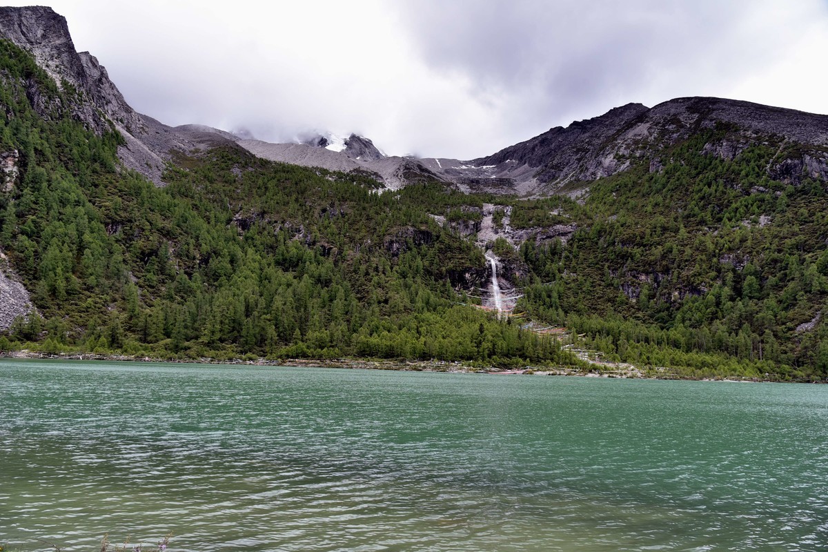 318边上美丽的川西风景，