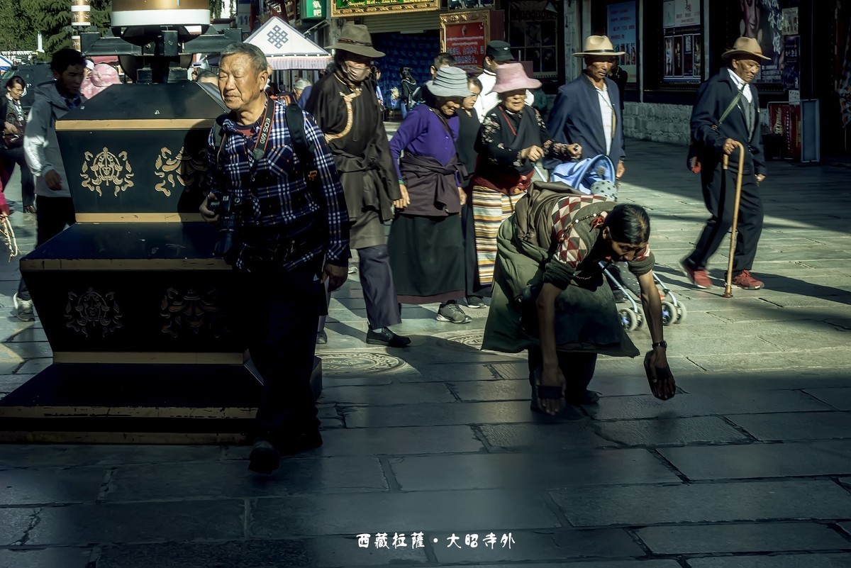 西藏拉萨：大昭寺外八廓街