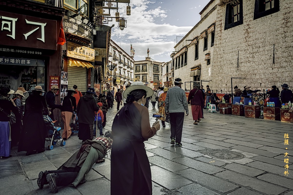 西藏拉萨：大昭寺外八廓街
