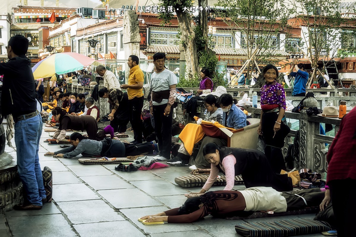 西藏拉萨：大昭寺外八廓街