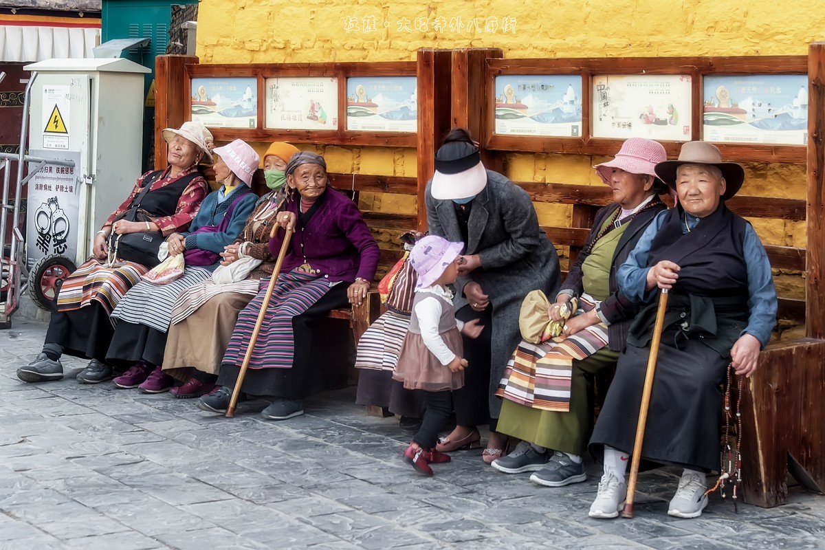 西藏拉萨：大昭寺外八廓街