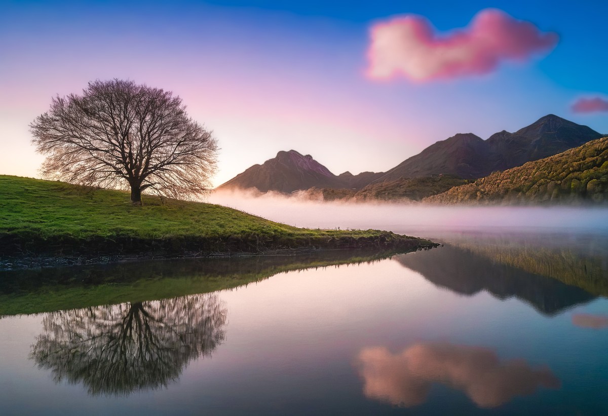 宁静山川仿佛在诉说着千年的沧桑