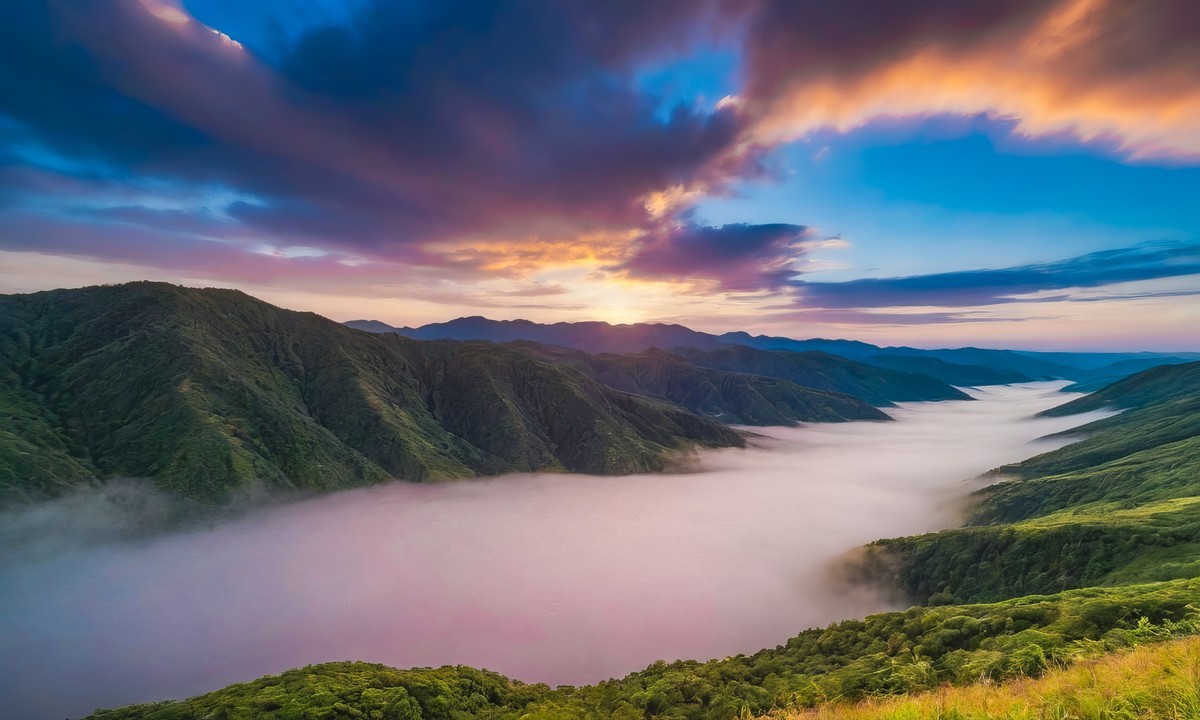 宁静山川仿佛在诉说着千年的沧桑