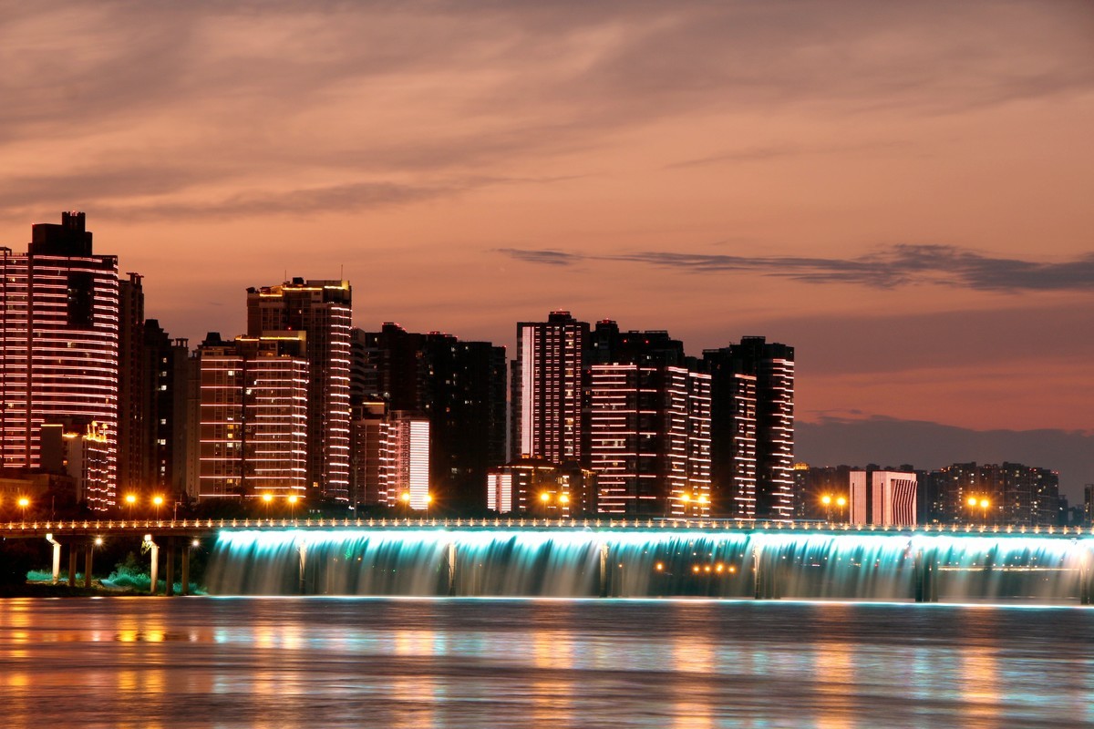 拍夜景上瘾，刚好遇到今天的霞光！