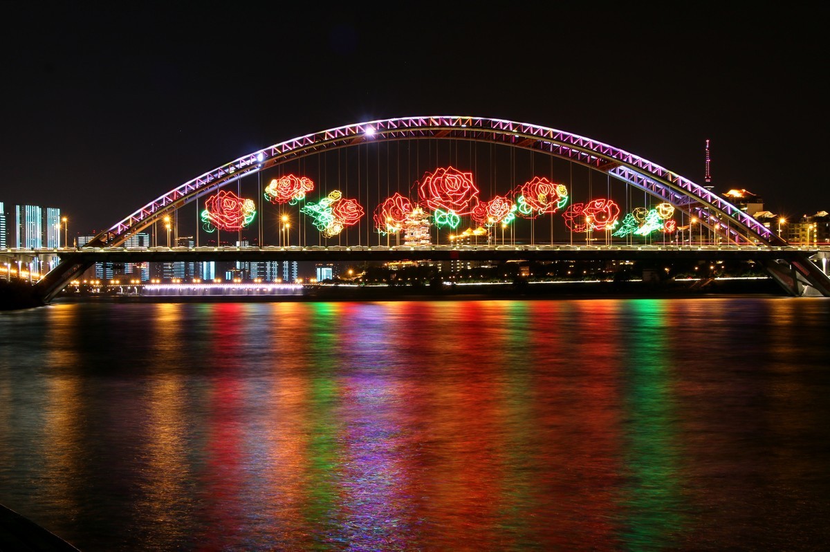 拍夜景上瘾，刚好遇到今天的霞光！