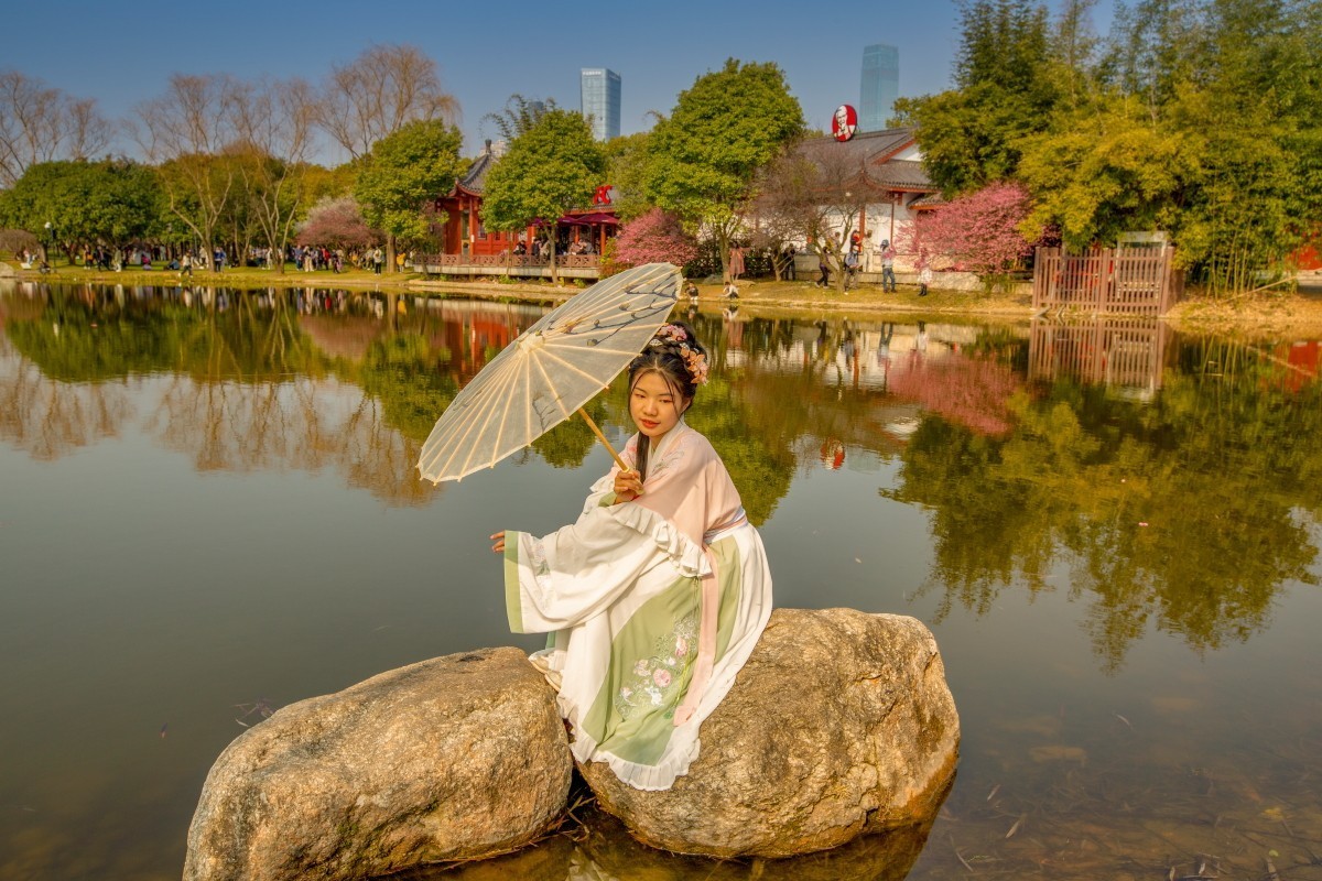 橘子洲水塘旁
