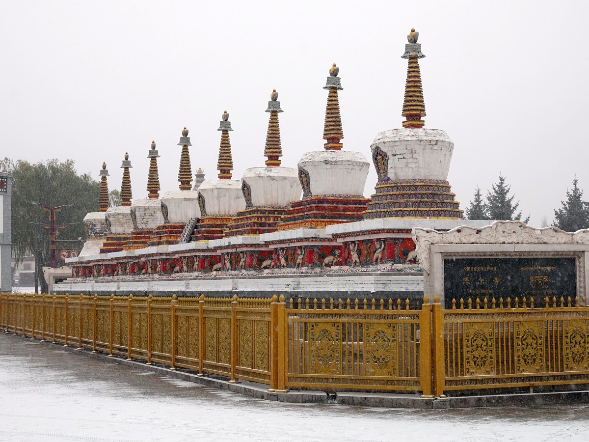 雪中西宁塔尔寺