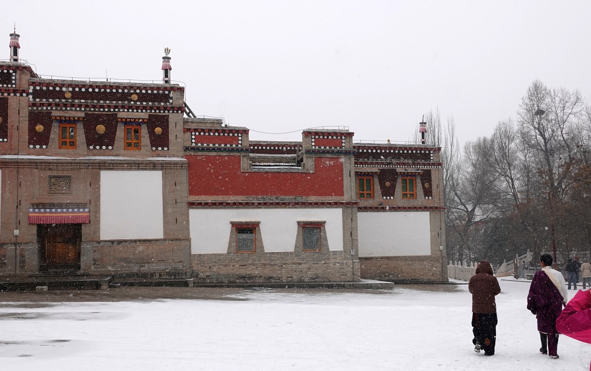 雪中西宁塔尔寺