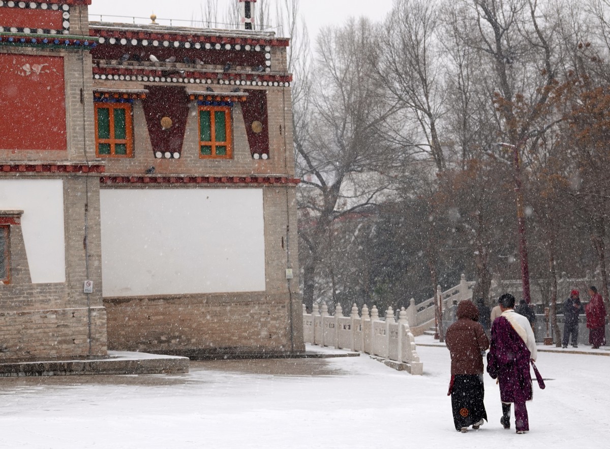 雪中西宁塔尔寺
