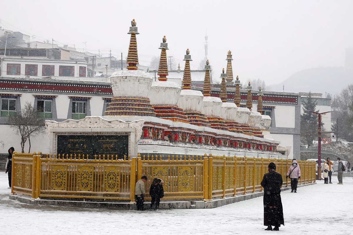 雪中西宁塔尔寺