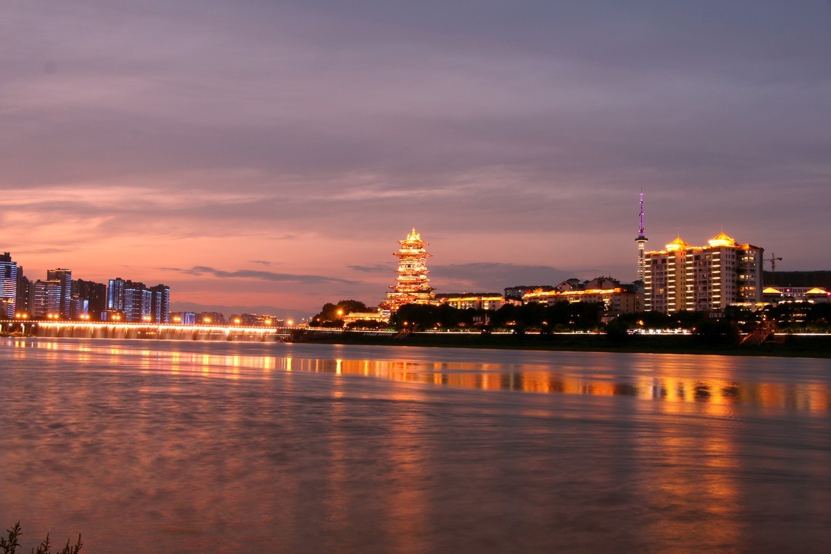 拍夜景上瘾，刚好遇到今天的霞光！