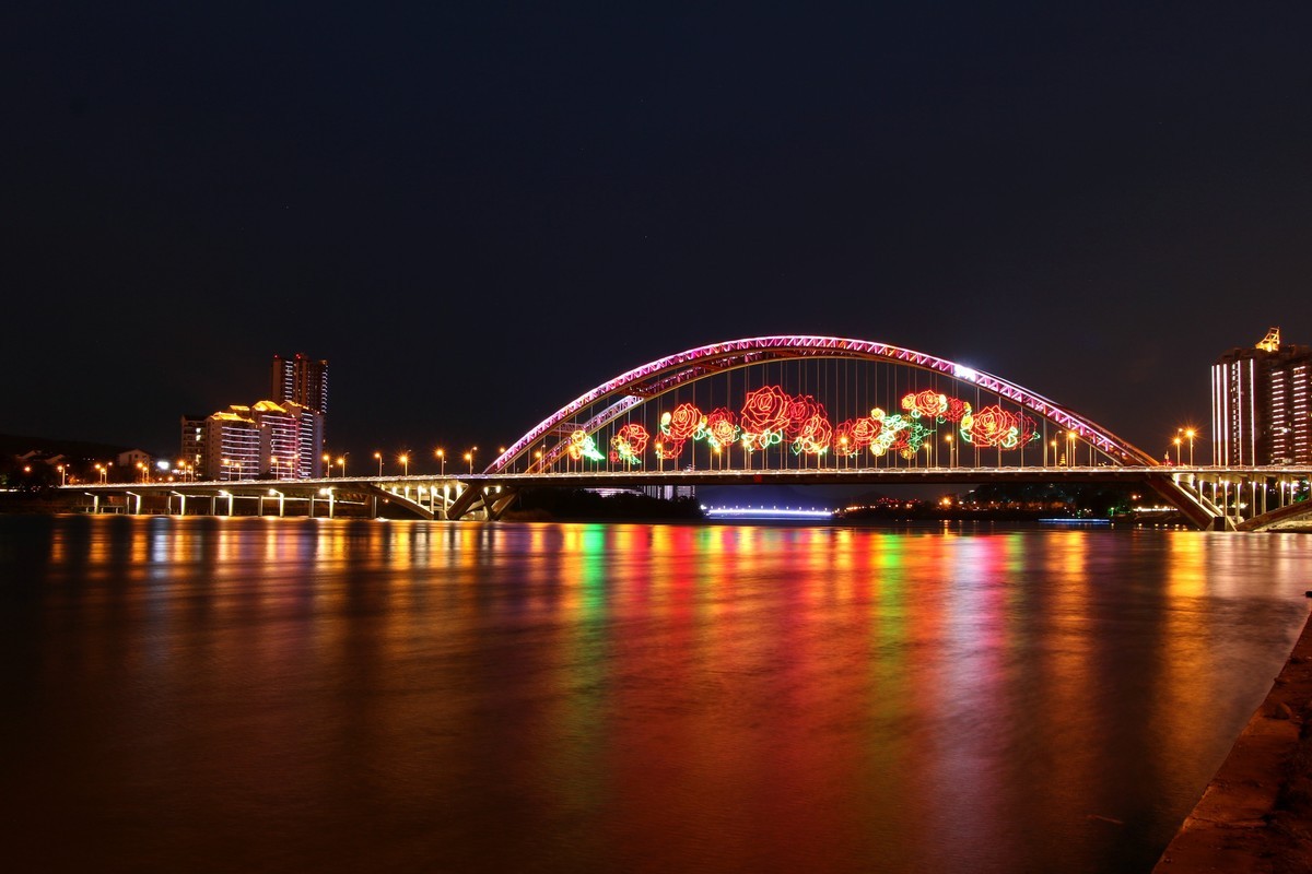 拍夜景上瘾，刚好遇到今天的霞光！