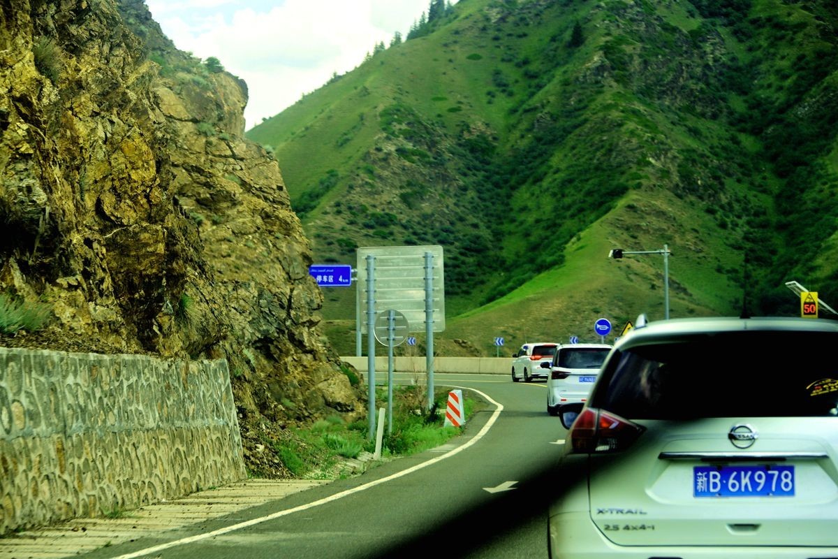 北 疆 游 [ 独 库 公 路 走完北段到达独山子  ! } { 230`}
