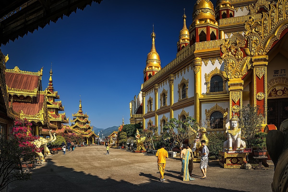 云南芒市勐焕大金塔