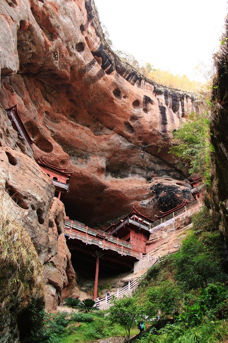 建在红色悬崖上的寺庙——福建三明市泰宁县大金湖甘露岩寺