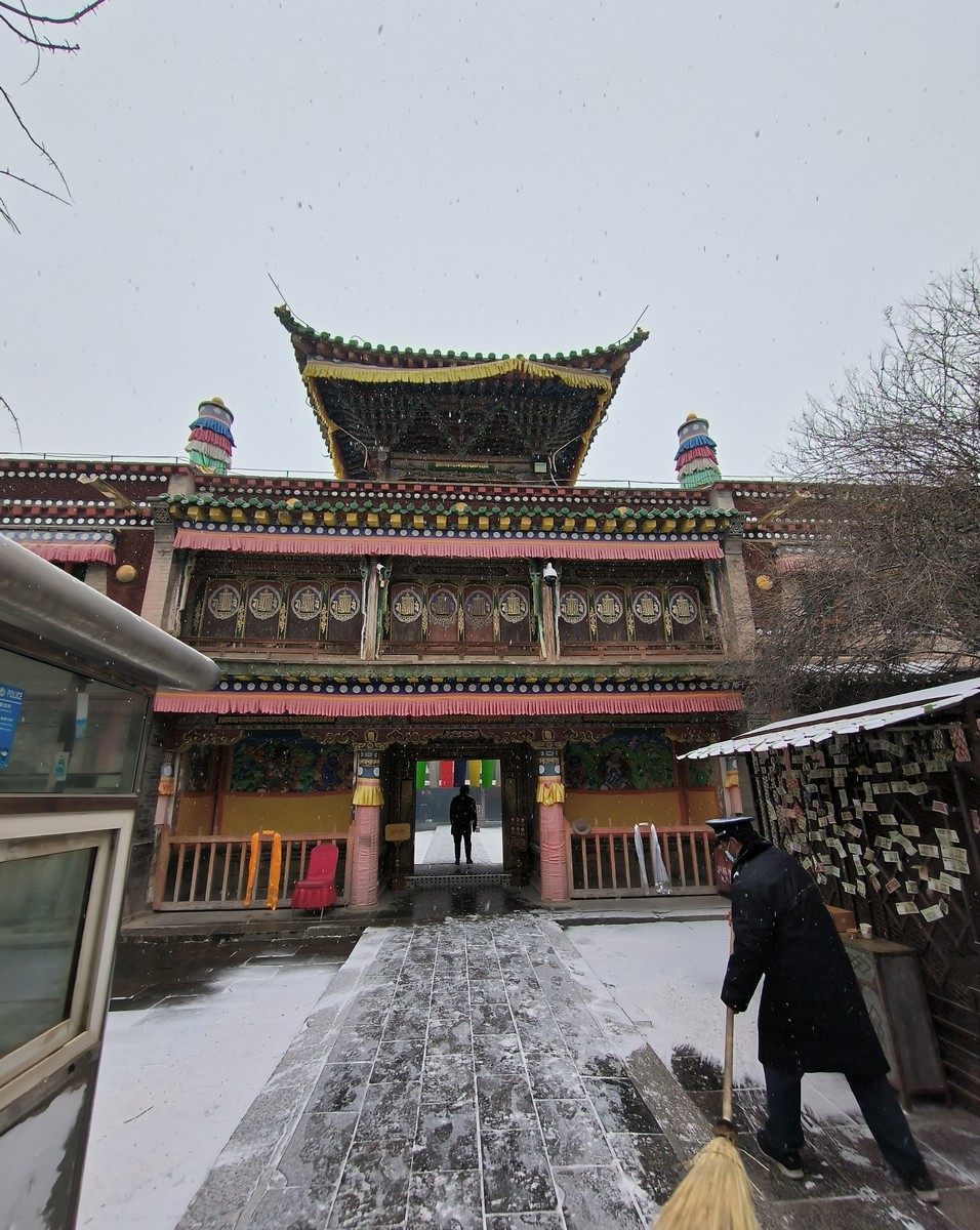 雪中西宁塔尔寺