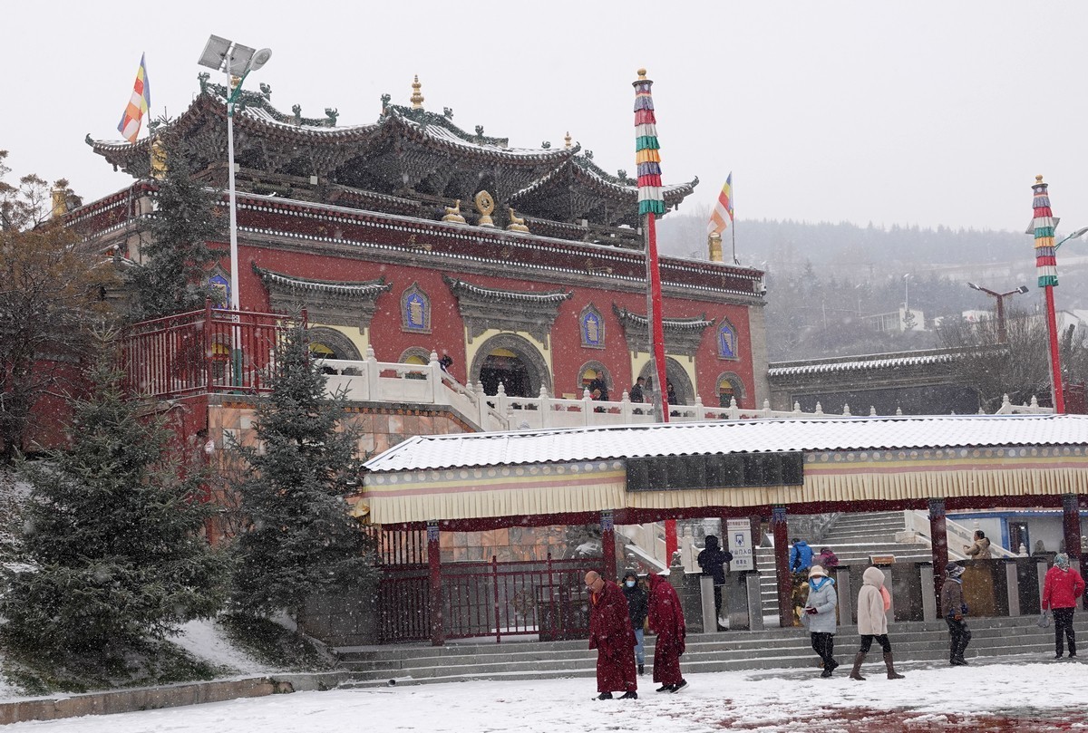 雪中西宁塔尔寺