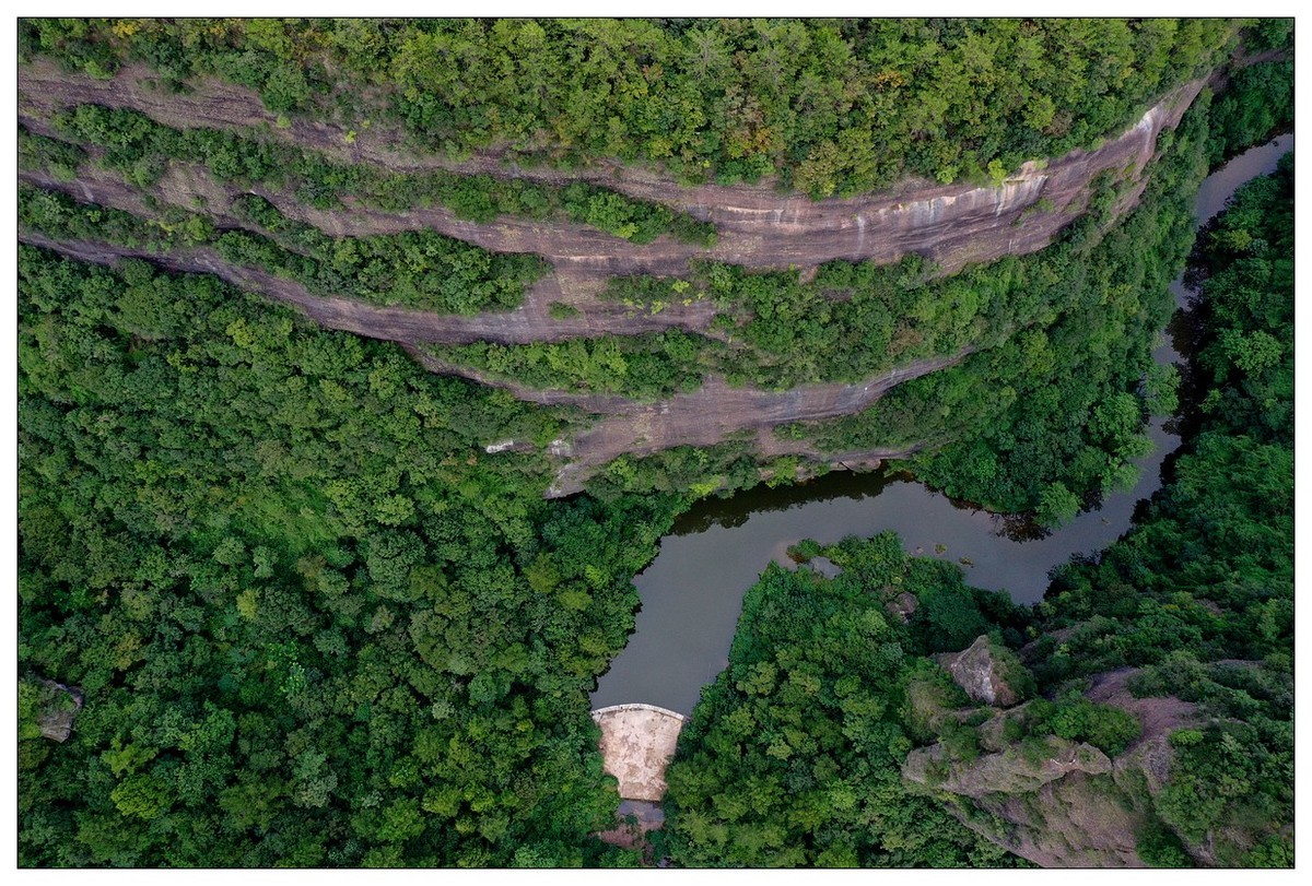家在好山好水中