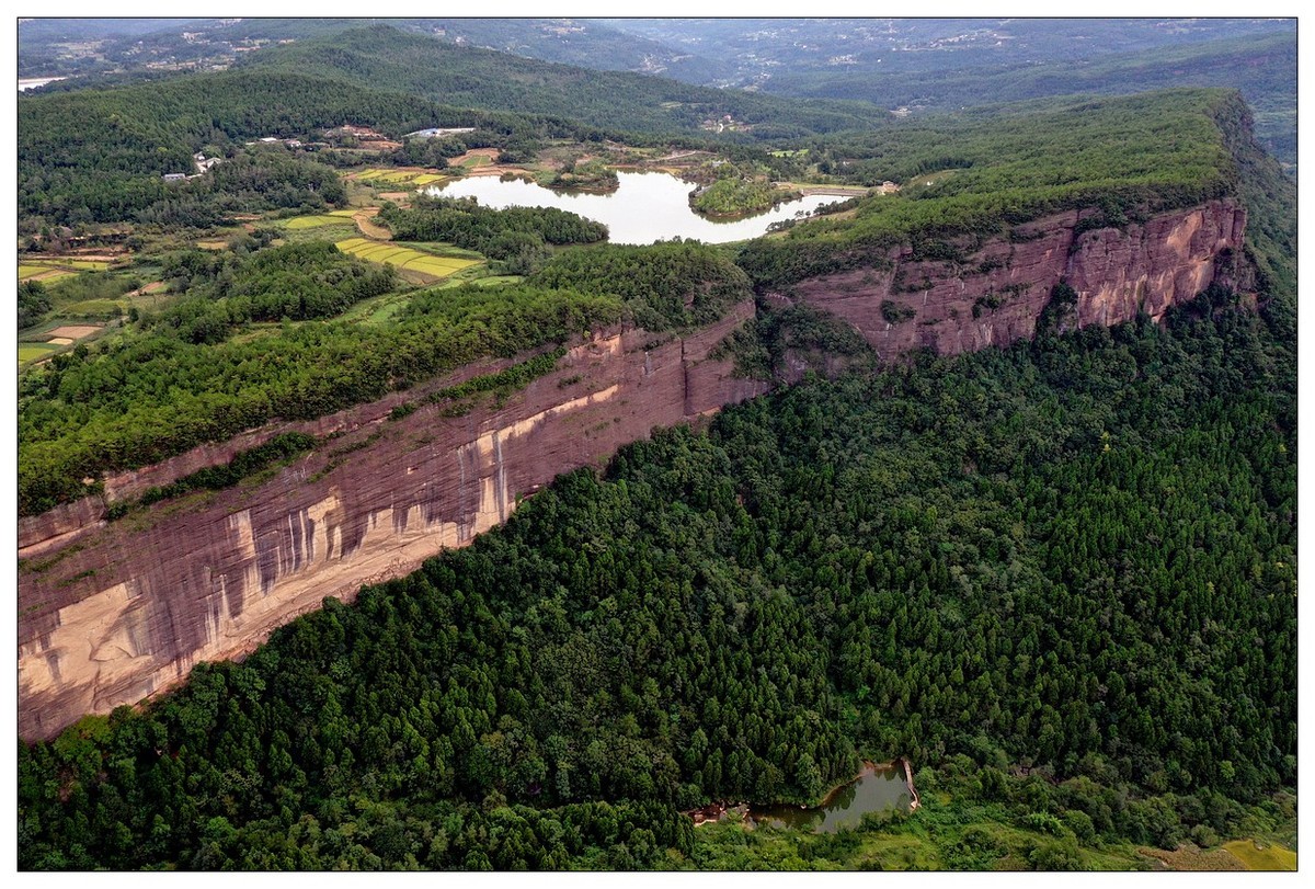 家在好山好水中