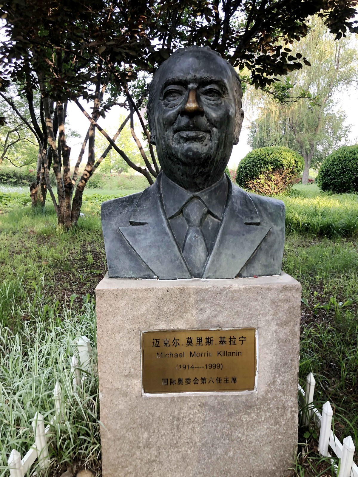 2024年拍奥委文明用语塑像