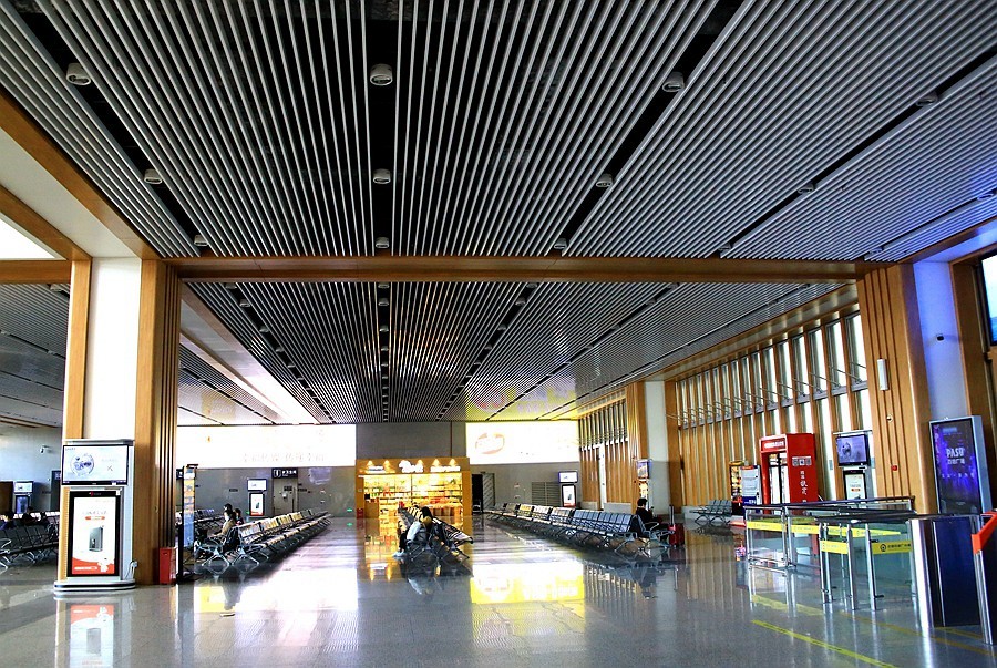 《不老松：纪实摄影》（11）海南高铁西线景三亚車站！)