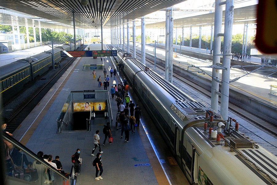 《不老松：纪实摄影》（11）海南高铁西线景三亚車站！)