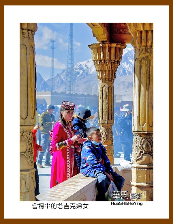 2023西行游记（新疆116）—会场中的塔吉克妇女（喀什塔县）