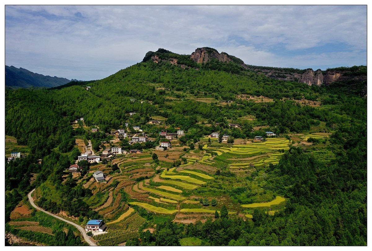 家在好山好水中