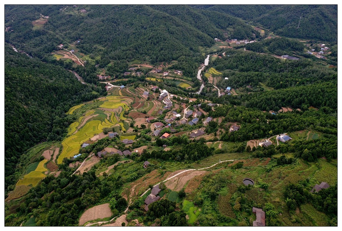 家在好山好水中