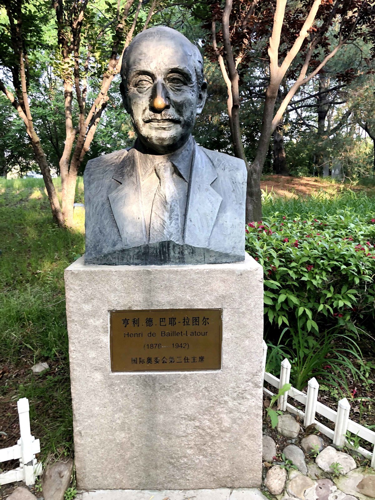 2024年拍奥委文明用语塑像