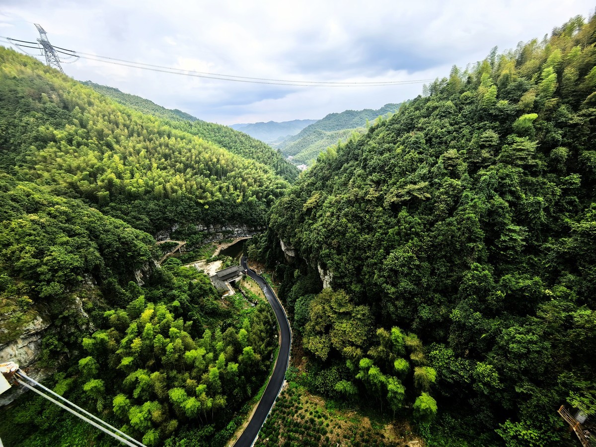 皖南宁国阿勒泰（皖南川藏线）---真也天镜的初秋二华为PURE 70 ULTRE直出）