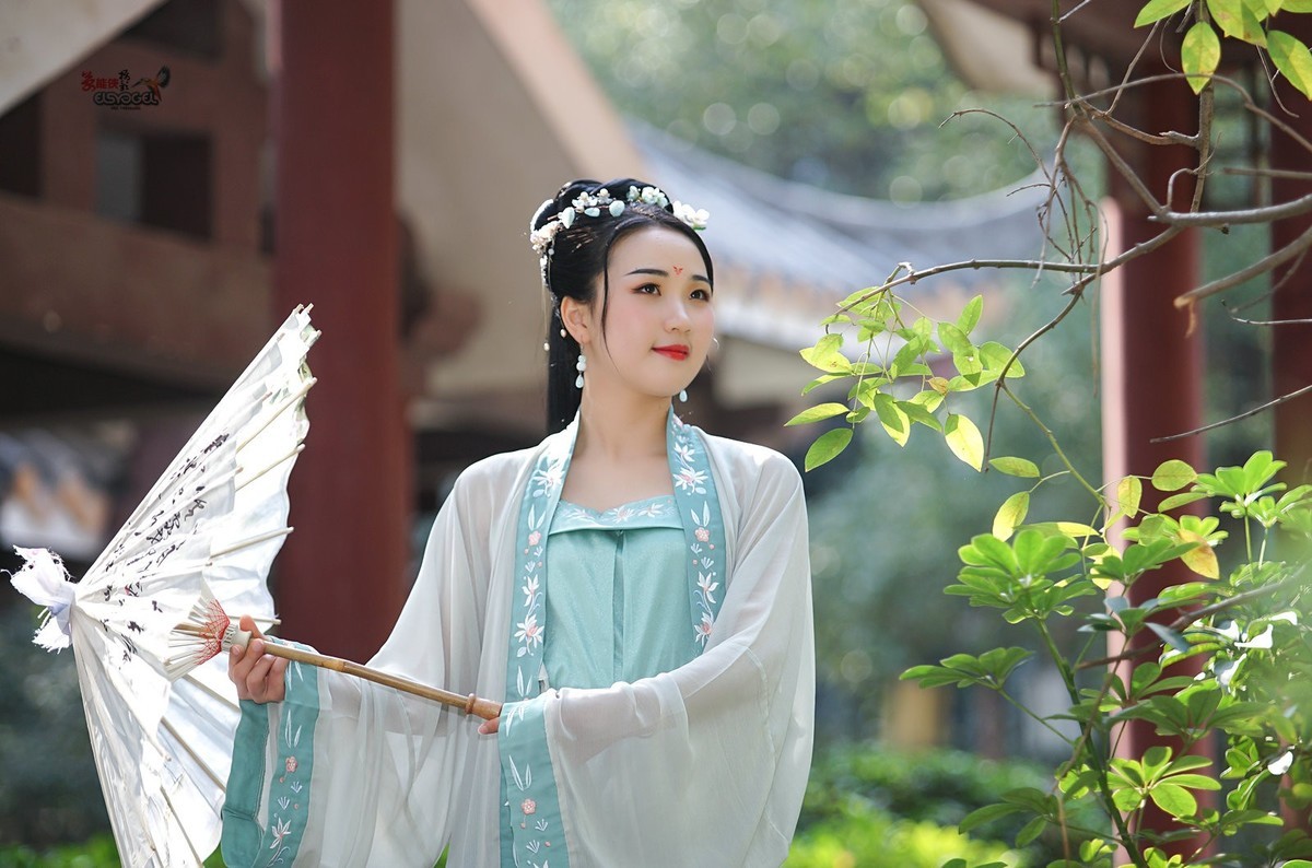 【汉服美女】---小董