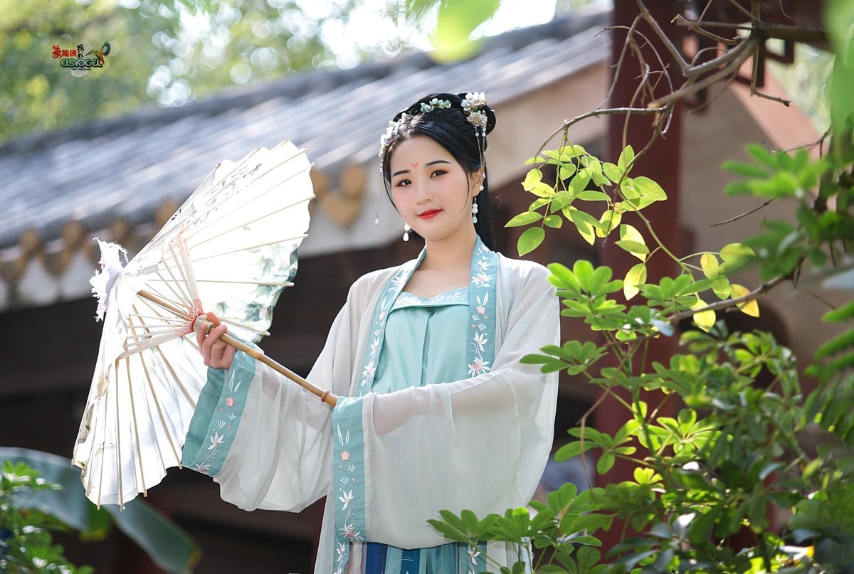 【汉服美女】---小董