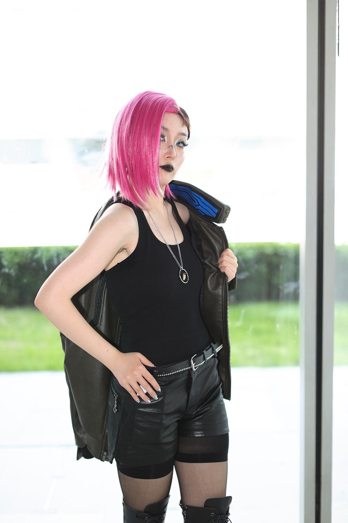 有一点酷酷的女生